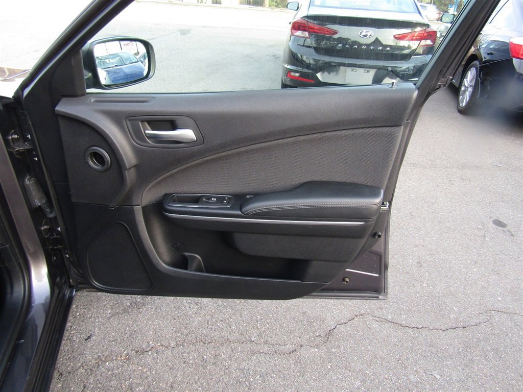 Used 2015 Dodge Charger SE w/ Sport Appearance Group image 24