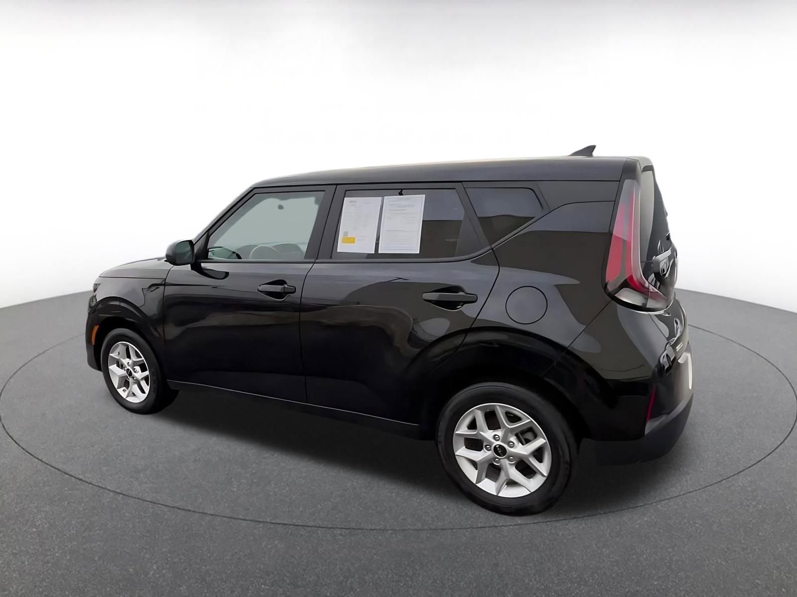 Used 2025 Kia Soul LX w/ LX Technology Package FWD image 10