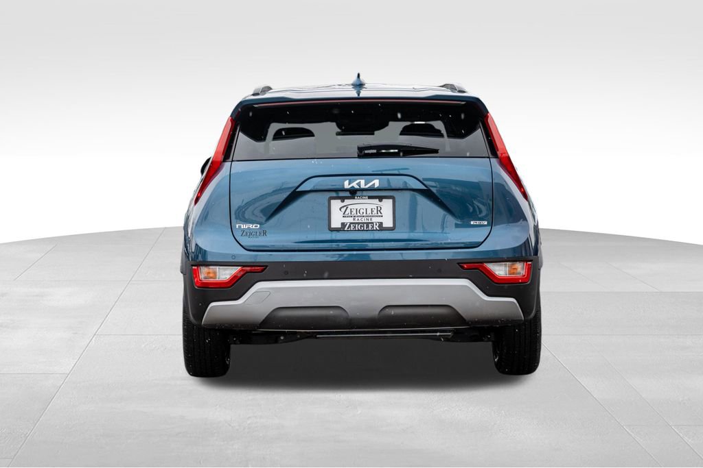 Used 2025 Kia Niro EX w/ EX Cold Weather Package image 6
