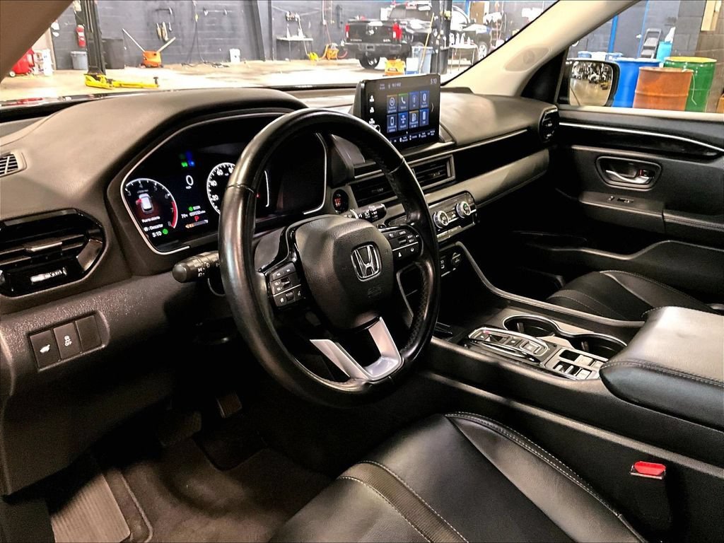 Used 2025 Honda Pilot EX-L image 8