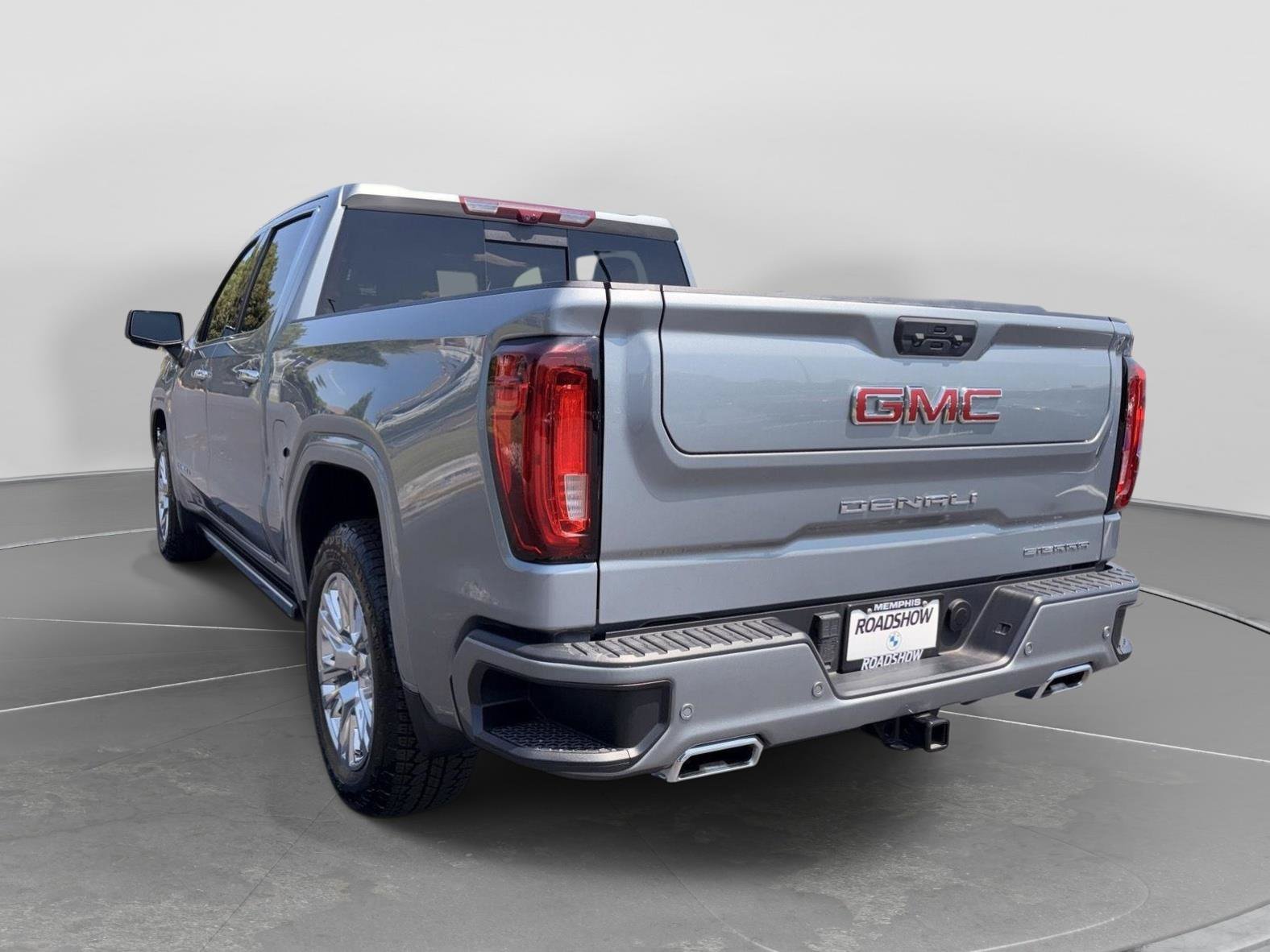 Used 2024 GMC Sierra 1500 Denali w/ Technology Package AWD/4WD image 3