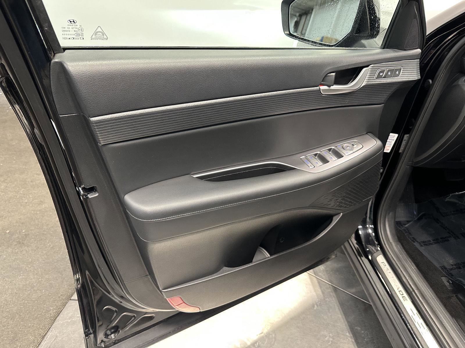 Used 2023 Hyundai Palisade Limited image 13