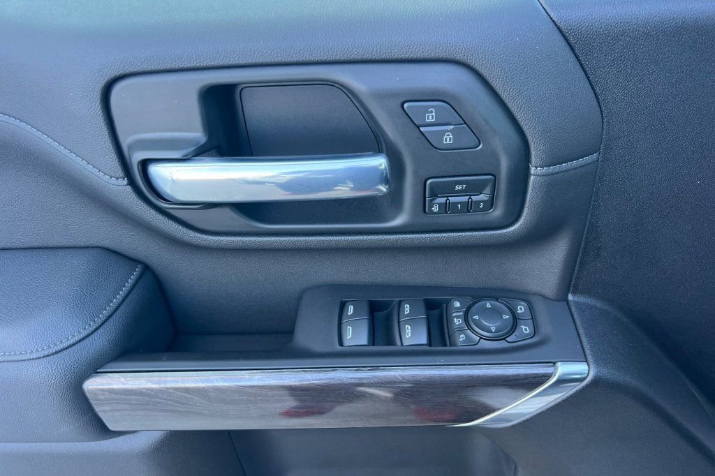 Used 2022 Chevrolet Silverado 3500 LTZ w/ LTZ Convenience Package AWD/4WD image 8