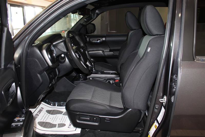 Used 2021 Toyota Tacoma TRD Off-Road w/ Technology Package AWD/4WD image 26