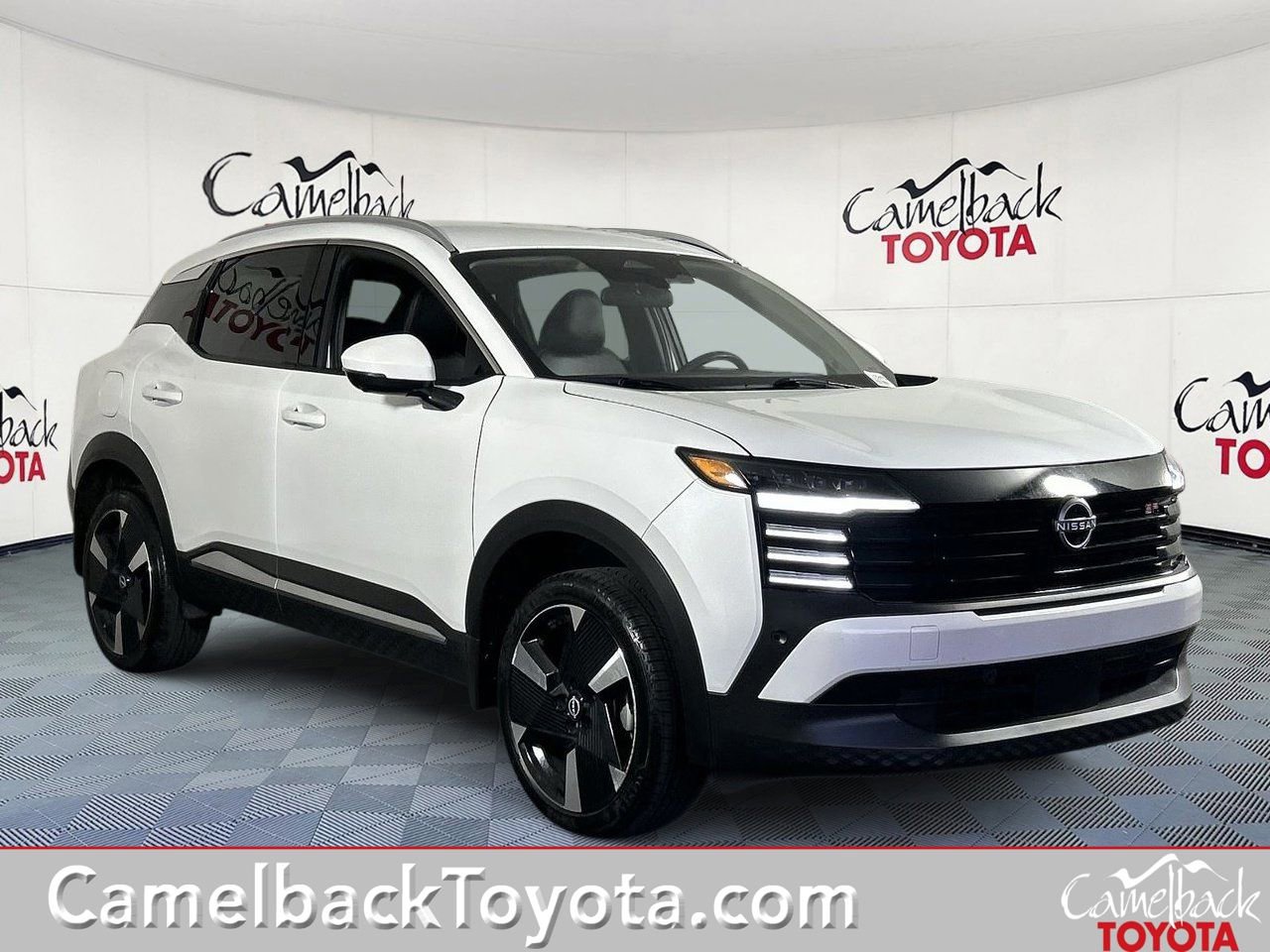 Used 2025 Nissan Kicks SR FWD image 1