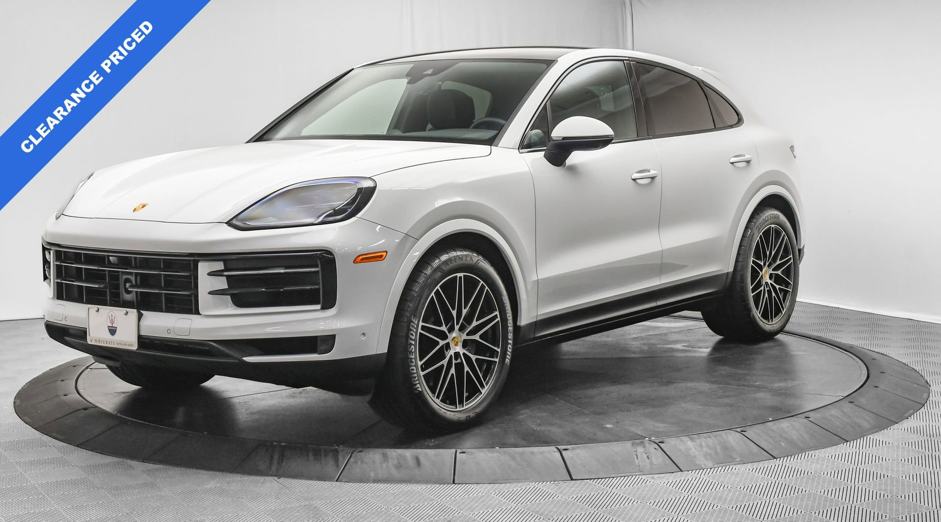 Used 2024 Porsche Cayenne Coupe image 3