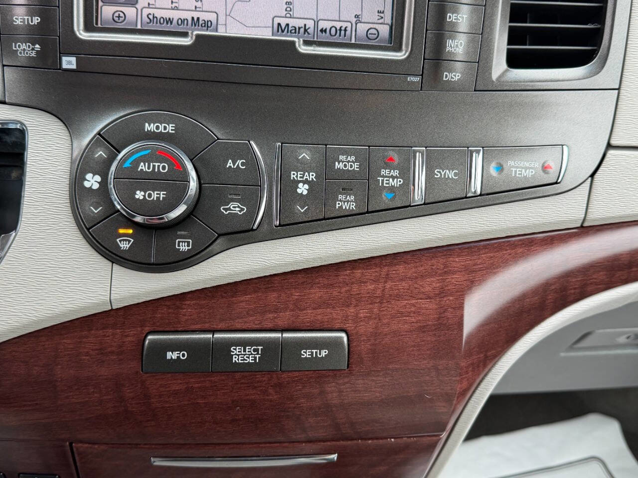 Used 2014 Toyota Sienna XLE w/ XLE Premium Package image 36