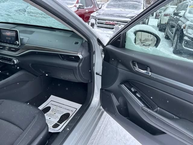 Used 2023 Nissan Altima 2.5 SV FWD image 30