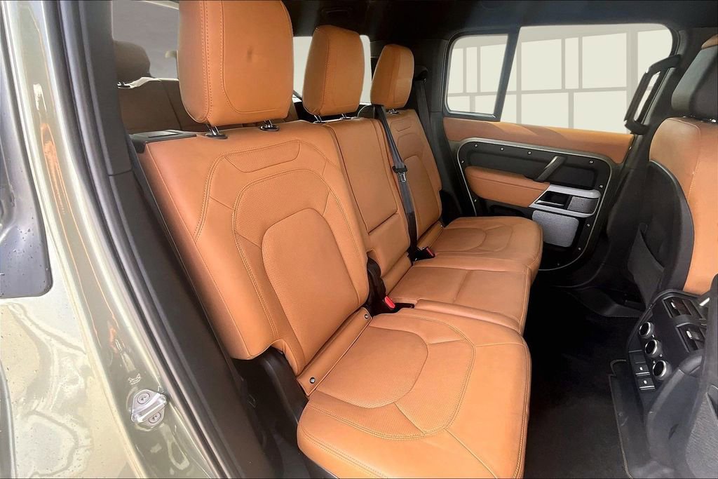Used 2023 Land Rover Defender 130 SE image 28