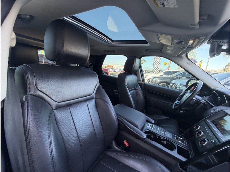 Used 2019 Land Rover Discovery SE AWD/4WD image 36