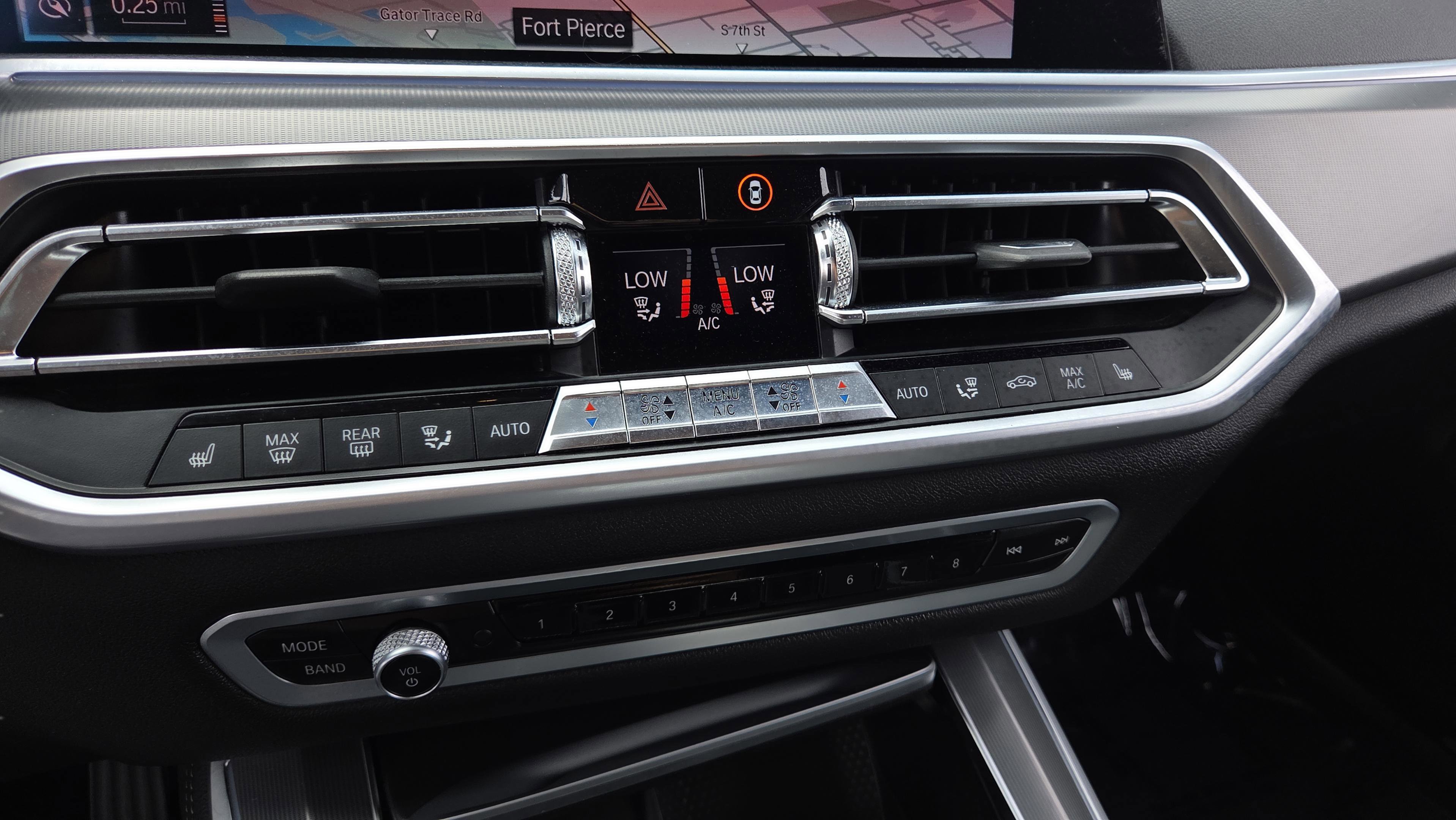 Used 2019 BMW X5 xDrive50i w/ Parking Assistance Package image 28