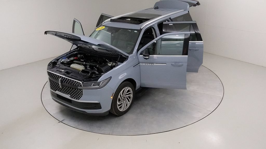 Used 2026 Lincoln Navigator L Reserve AWD/4WD image 47