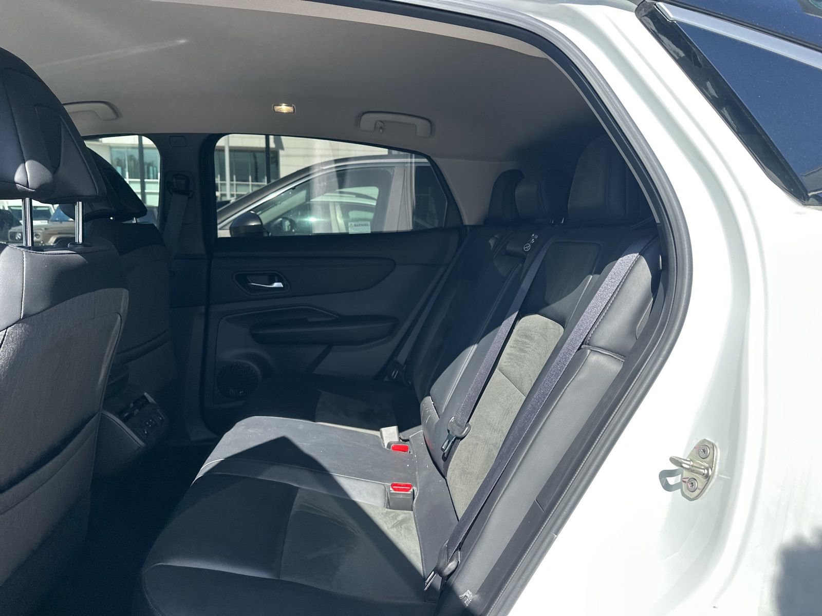 Used 2023 Nissan Ariya FWD image 12