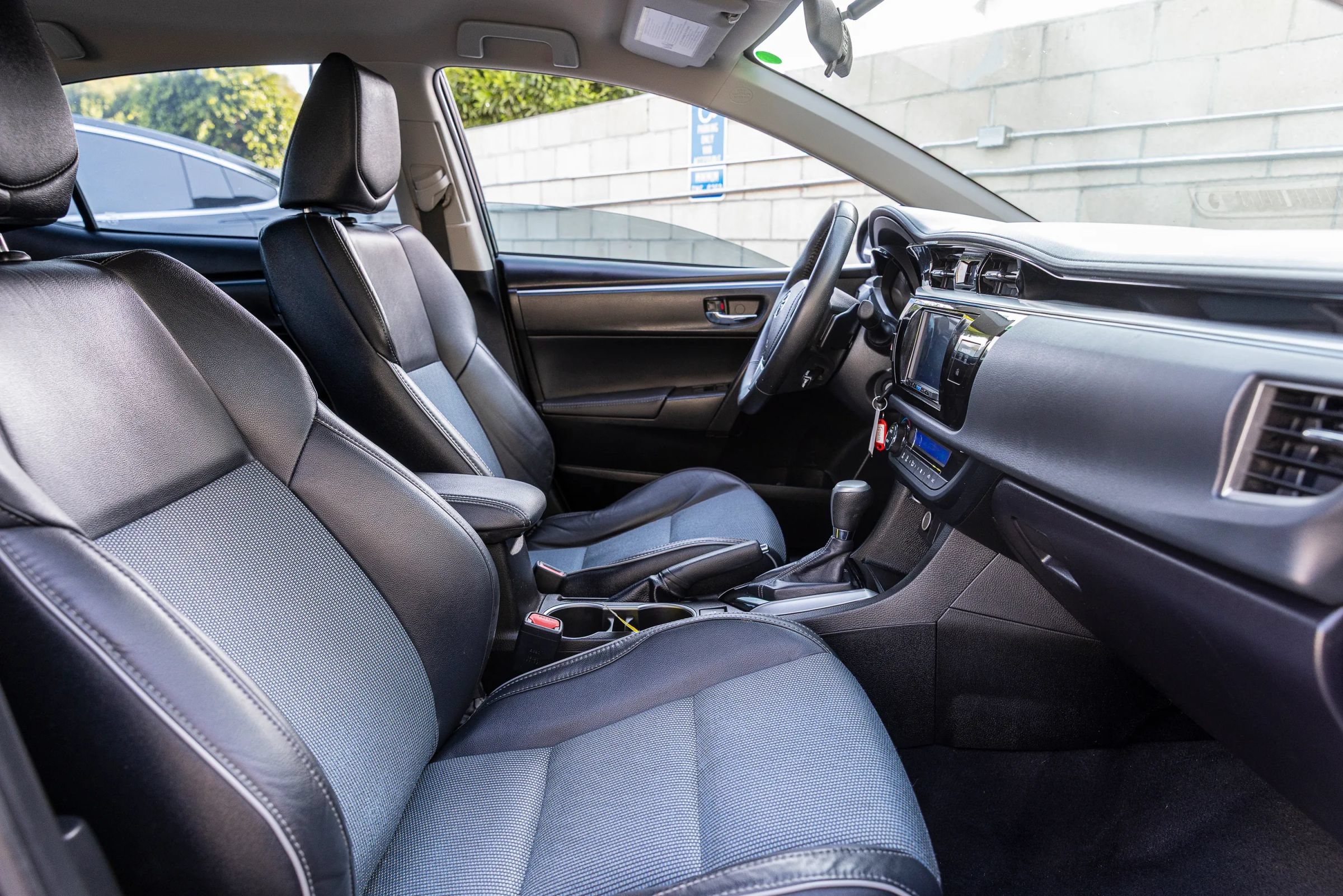 Used 2015 Toyota Corolla S FWD image 25