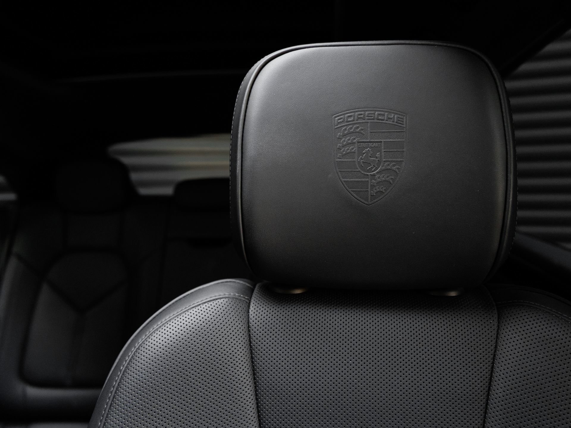 Certified 2025 Porsche Macan Turbo AWD/4WD image 16