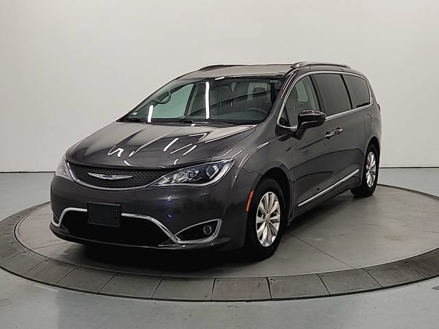 Used 2018 Chrysler Pacifica Touring-L FWD image 4