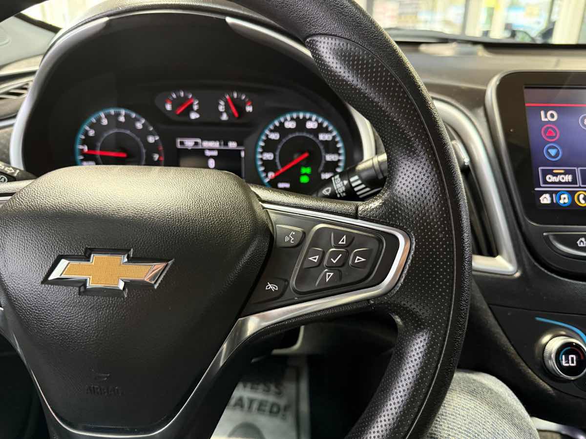 Used 2025 Chevrolet Malibu LT FWD image 11