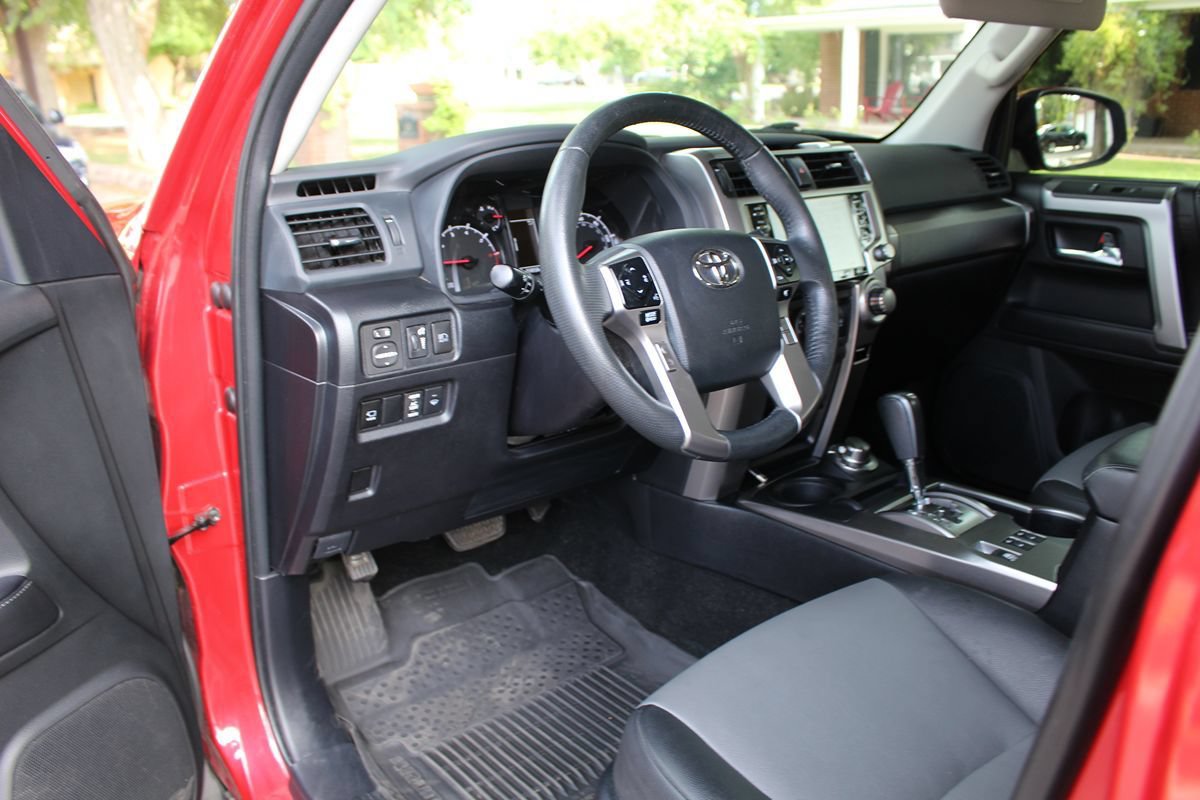 Used 2022 Toyota 4Runner SR5 Premium w/ Moonroof Package AWD/4WD image 7