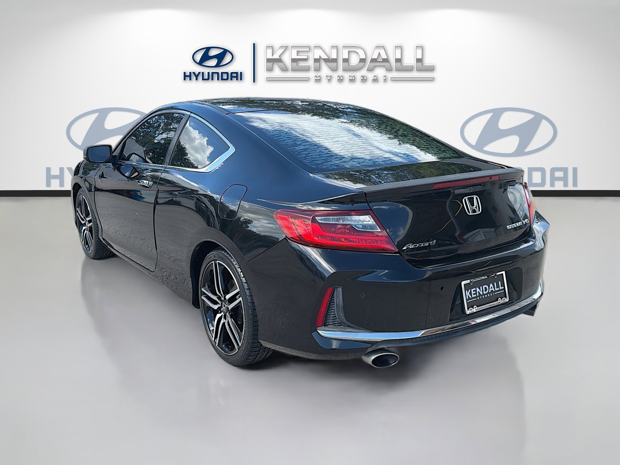 Used 2016 Honda Accord Touring image 4