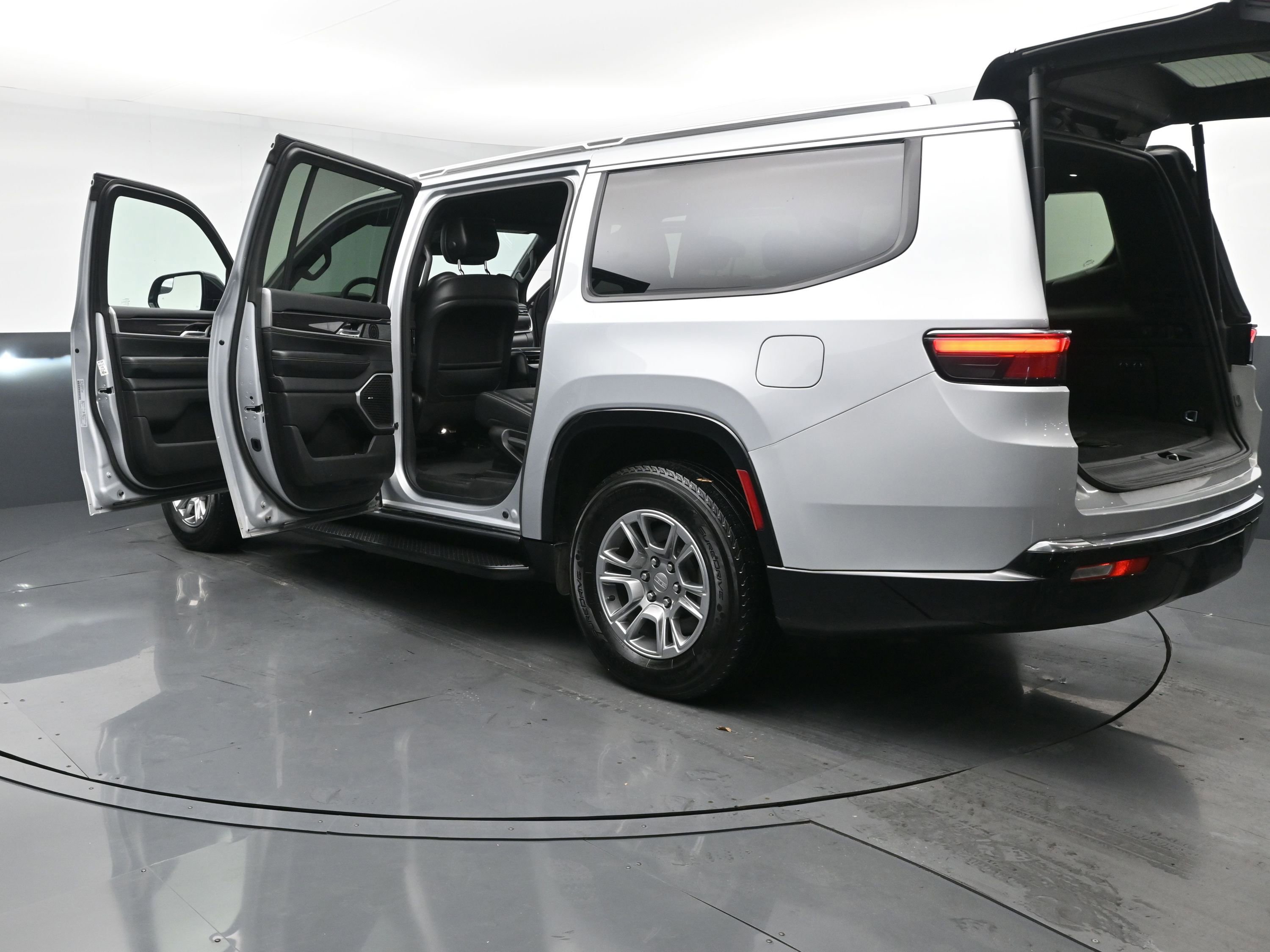 Used 2024 Jeep Wagoneer L 4WD image 34