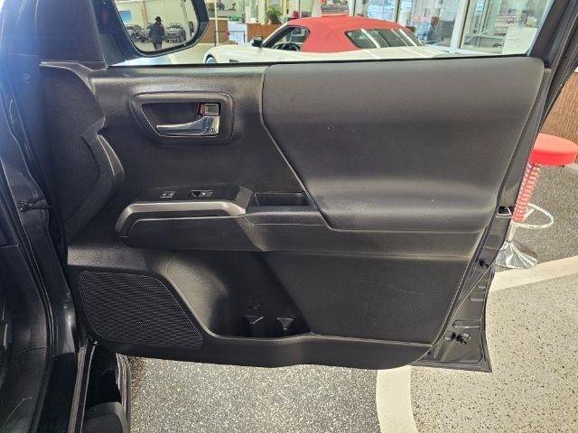 Used 2023 Toyota Tacoma TRD Sport AWD/4WD image 30