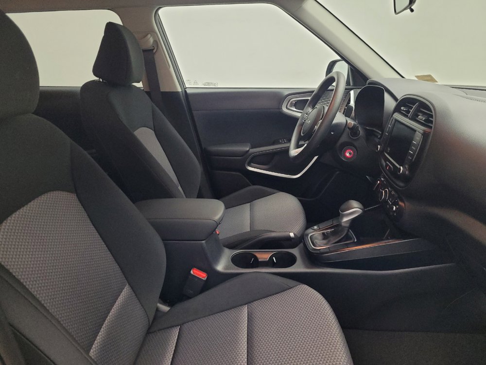 Used 2025 Kia Soul LX FWD image 21