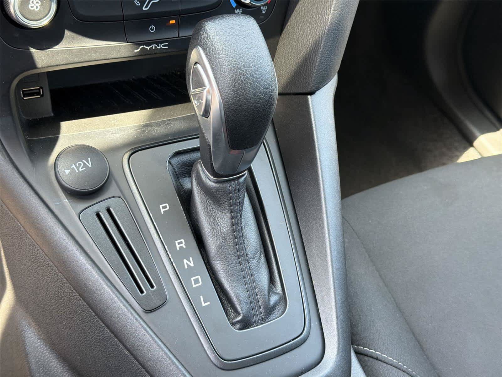 Used 2018 Ford Focus SE w/ SE Appearance Package FWD image 18
