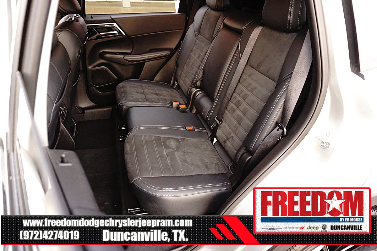 Used 2024 Mitsubishi Outlander SE image 14