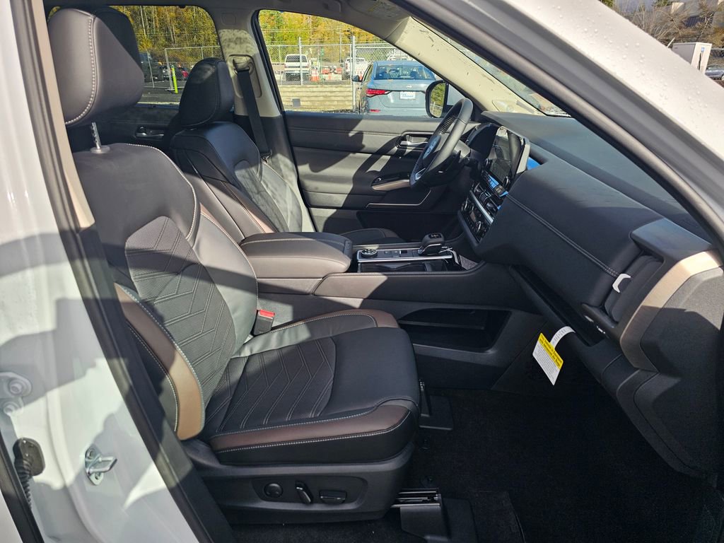 New 2025 Nissan Pathfinder Platinum w/ Cargo Package image 33