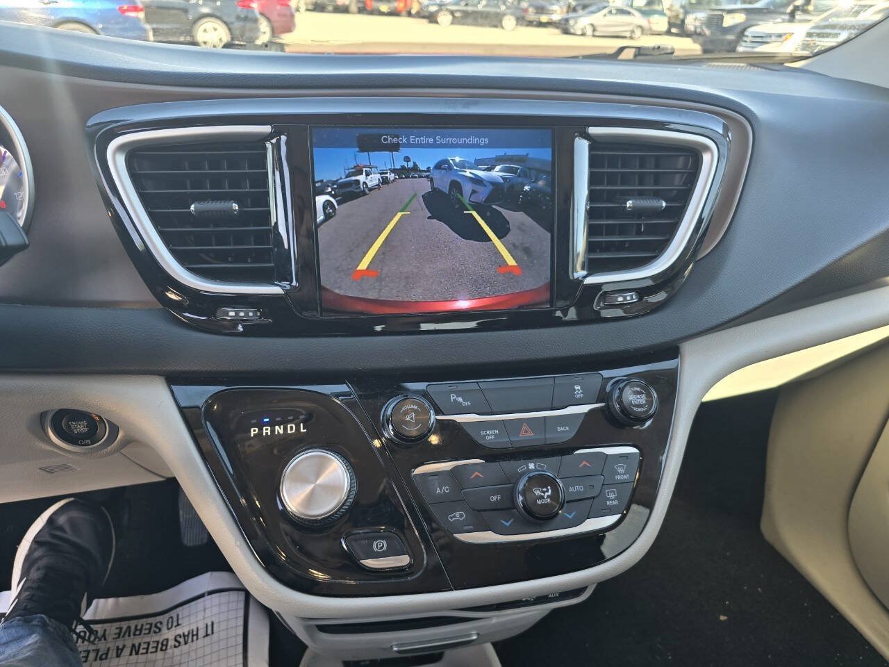 Used 2017 Chrysler Pacifica Touring-L w/ Tire & Wheel Group FWD image 24