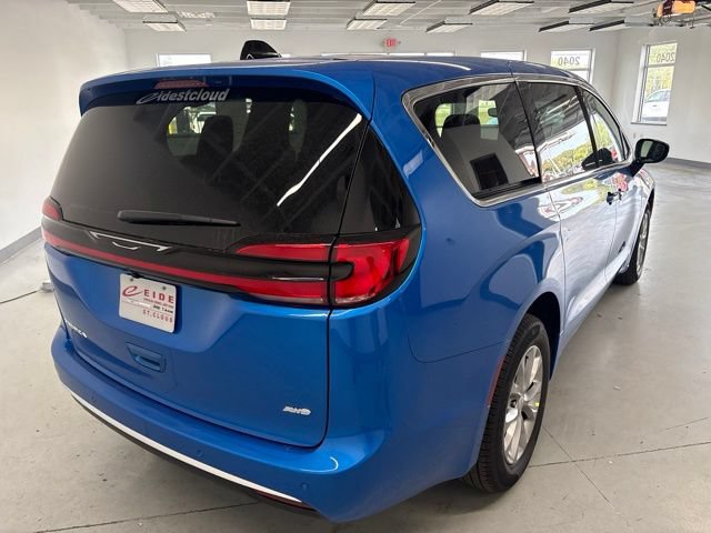 New 2027 Chrysler Pacifica Select AWD/4WD image 9