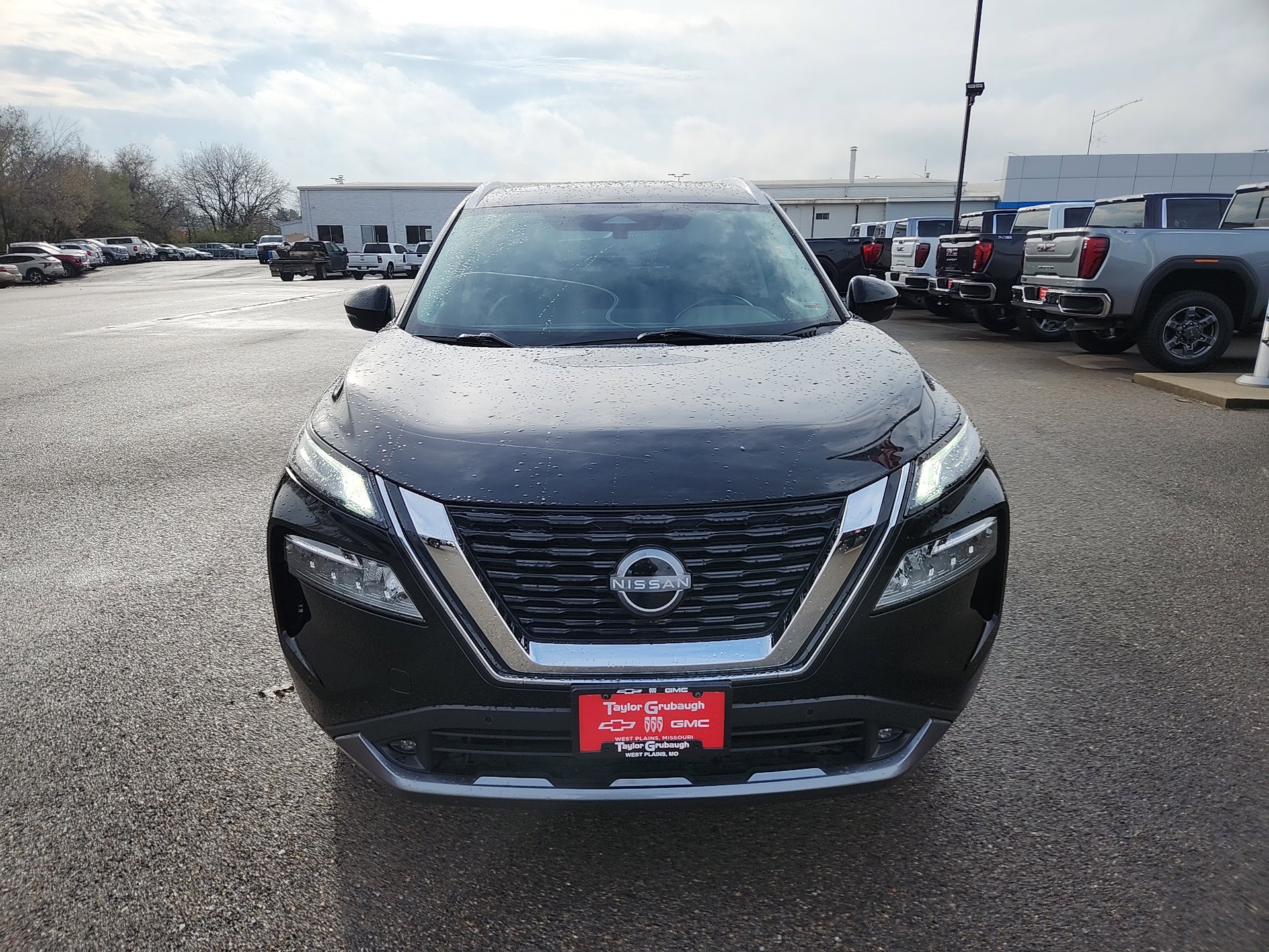 Used 2022 Nissan Rogue SL w/ SL Premium Package image 3