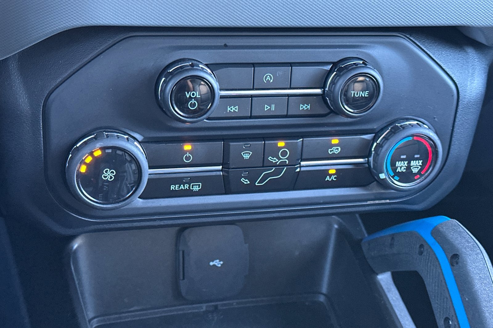 Used 2023 Ford Bronco Black Diamond w/ Sasquatch Package image 19