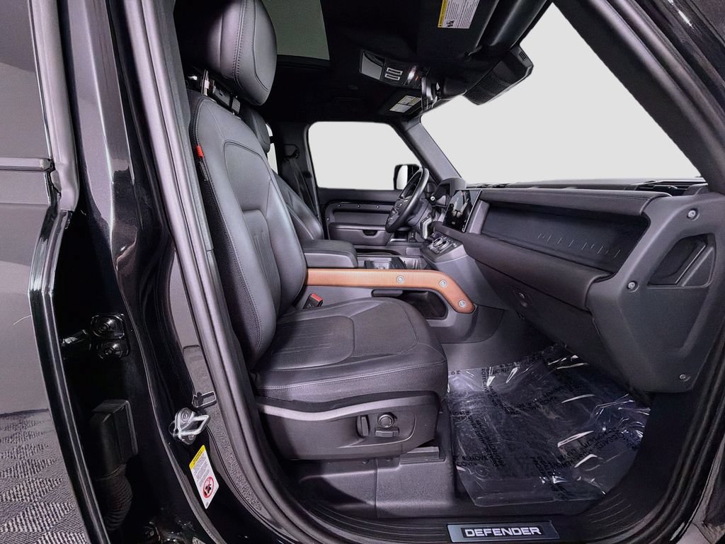 Certified 2023 Land Rover Defender 110 X AWD/4WD image 31