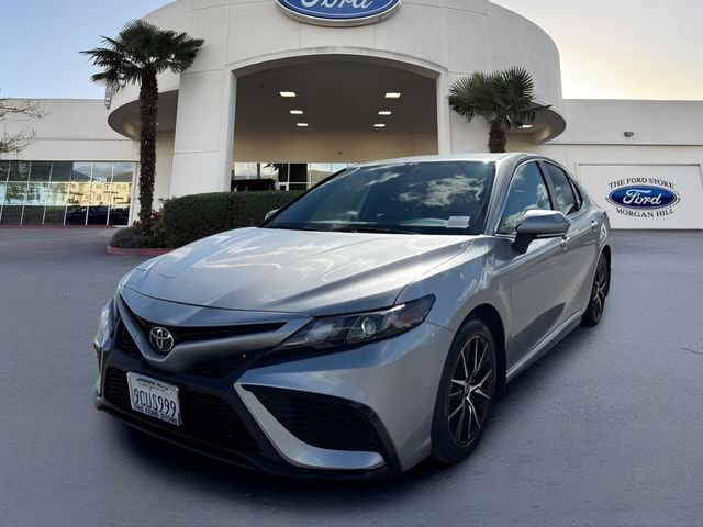 Used 2023 Toyota Camry SE image 2
