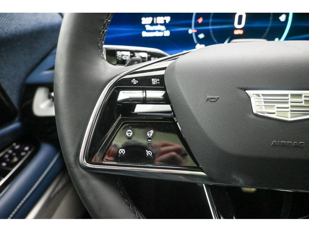 New 2026 Cadillac Optiq Luxury 2 image 25