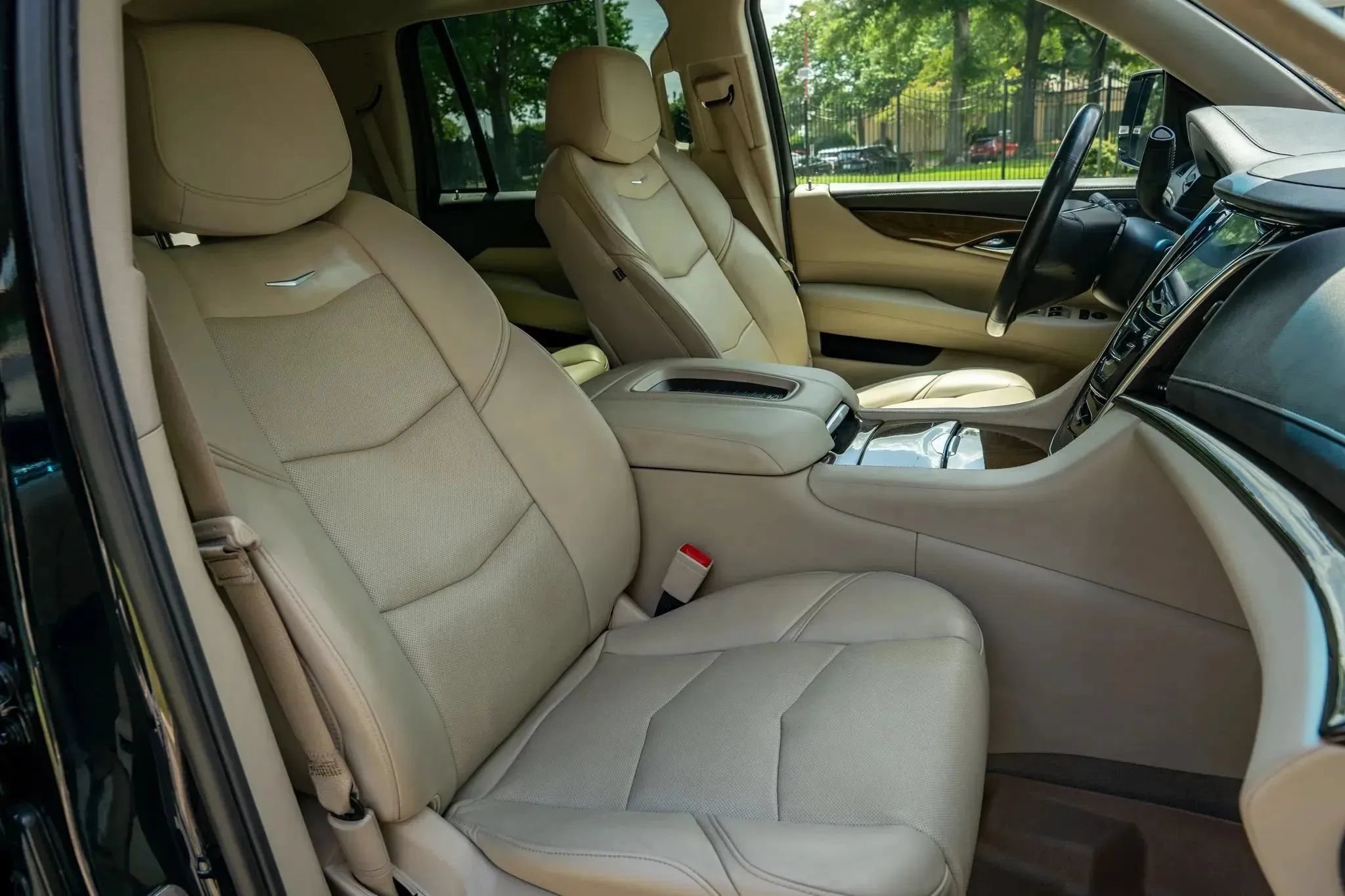 Used 2020 Cadillac Escalade Luxury RWD image 18