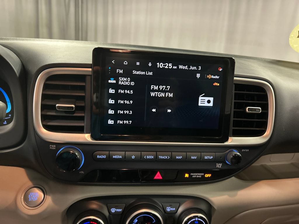 Used 2023 Hyundai Venue Limited FWD image 15