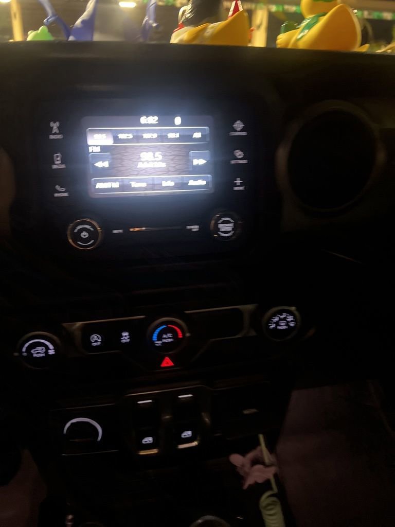 Used 2018 Jeep Wrangler Sport image 8