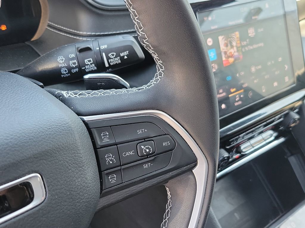 Used 2023 Jeep Grand Cherokee Altitude image 27