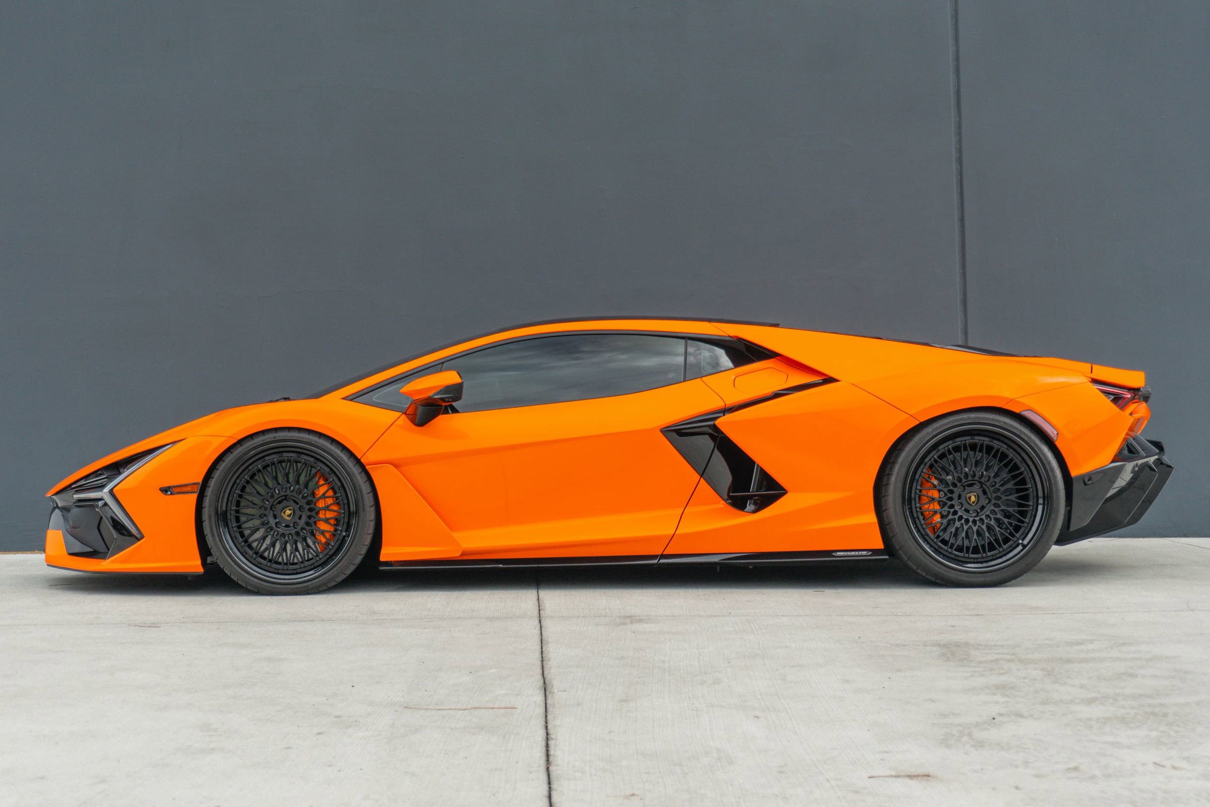 Used 2025 Lamborghini Revuelto Coupe 2D image 4