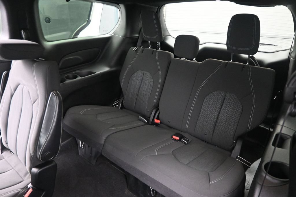 Used 2019 Chrysler Pacifica Touring Plus w/ Advanced Safetytec Group FWD image 31