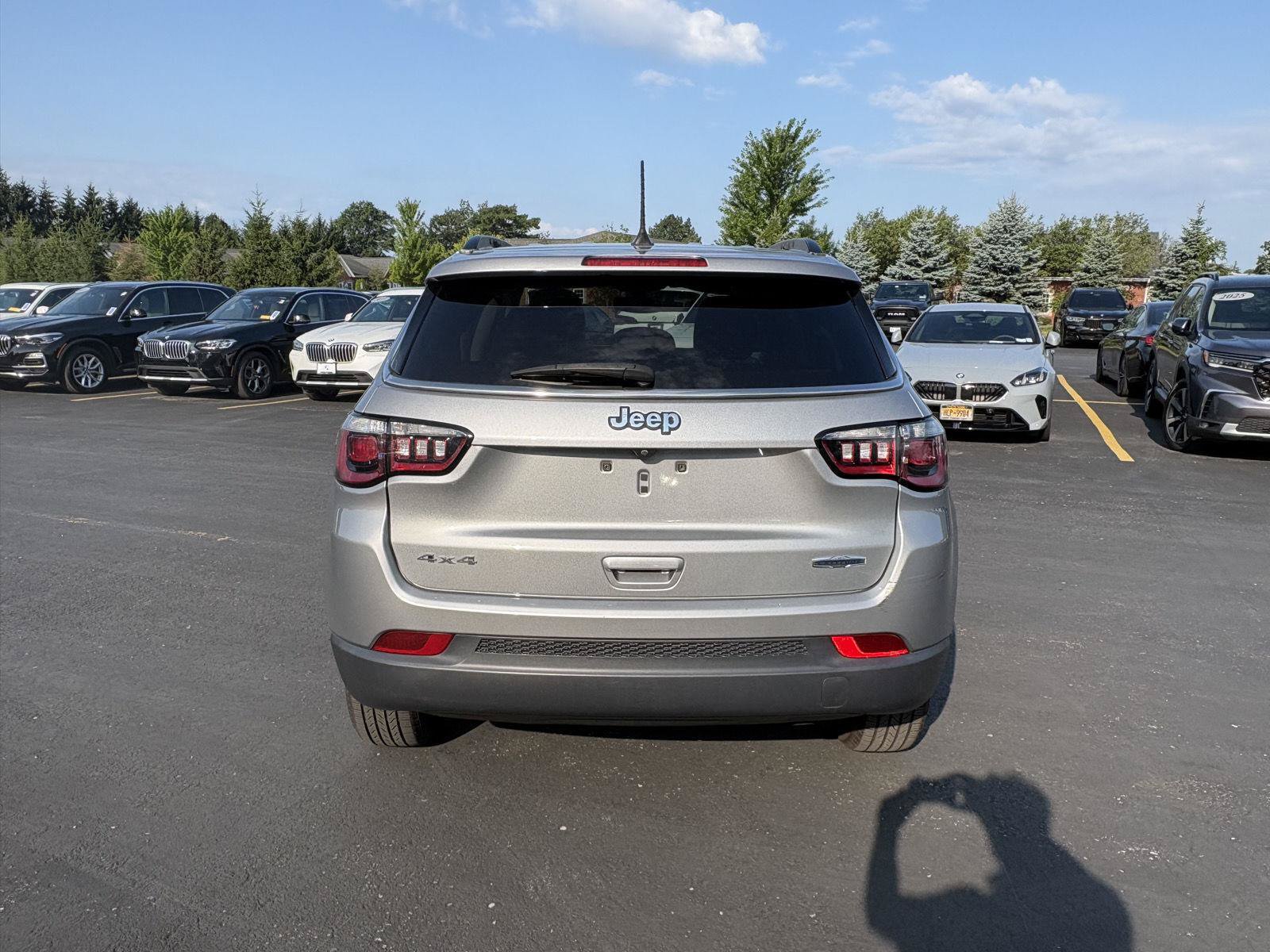 Used 2021 Jeep Compass Latitude w/ Convenience Group AWD/4WD image 6
