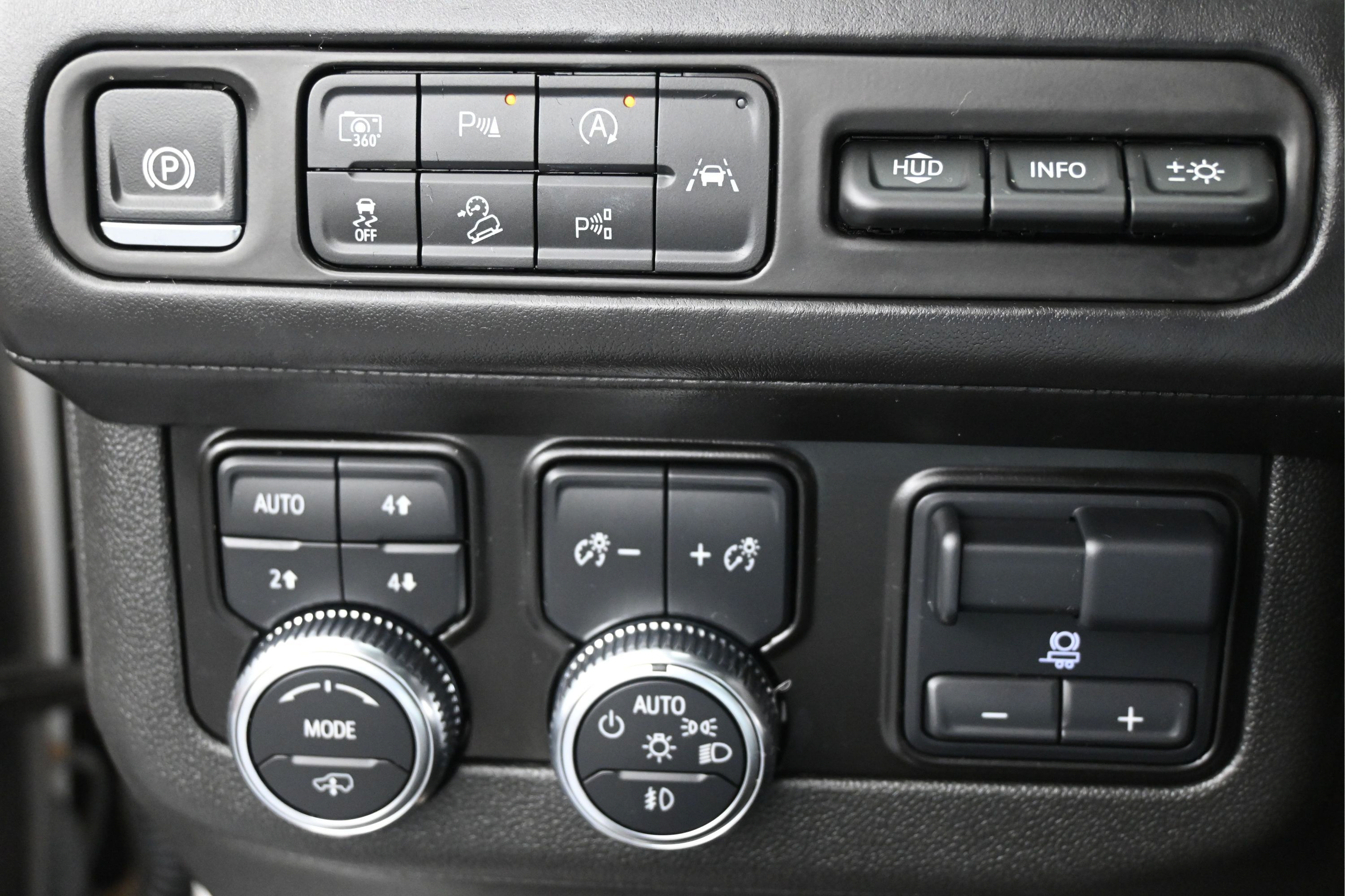 Used 2024 GMC Yukon Denali Ultimate AWD/4WD image 21