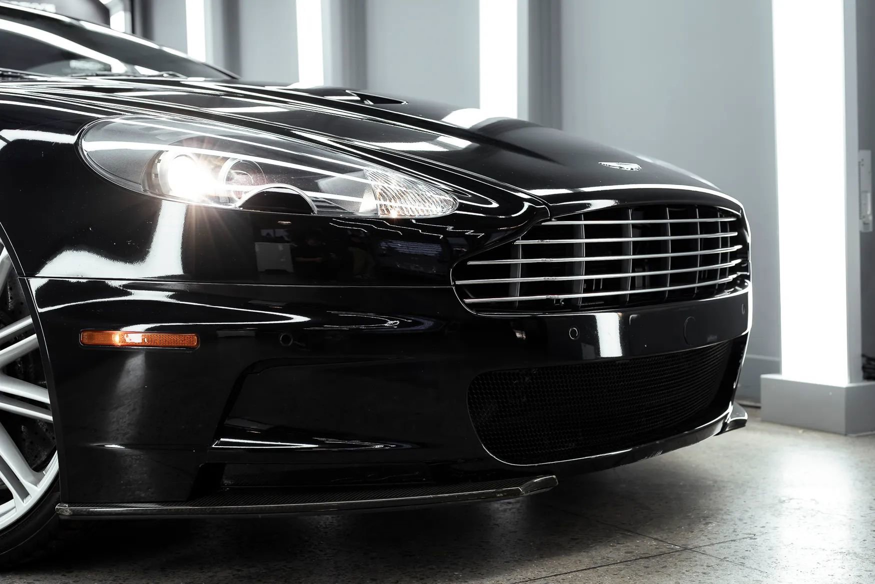 Used 2009 Aston Martin DBS Coupe 2D image 34