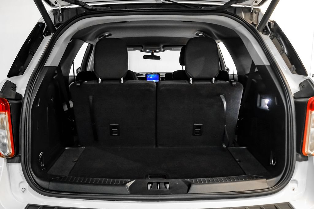 Used 2023 Ford Explorer XLT RWD image 54
