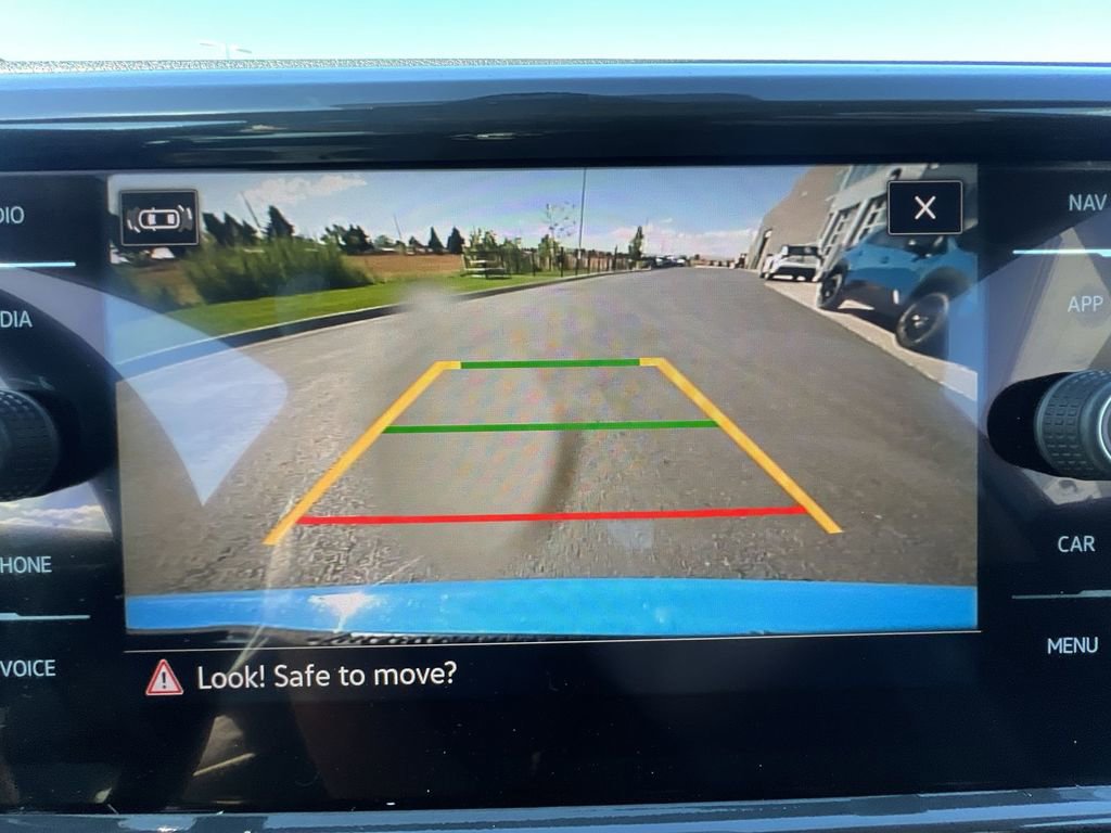 Used 2022 Volkswagen Taos SEL image 14