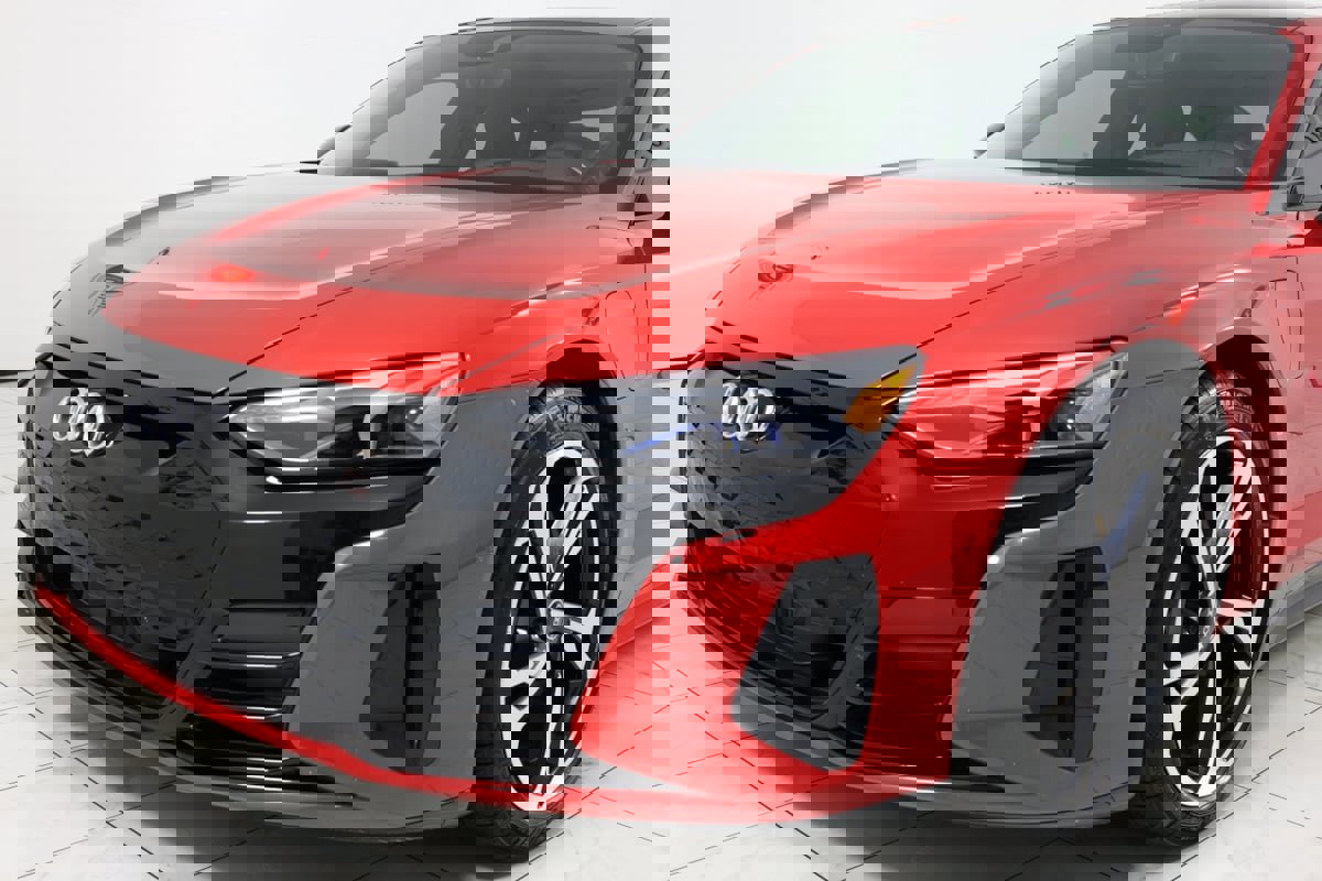 Used 2022 Audi e-tron GT Prestige image 49