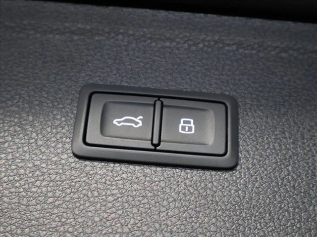 Used 2024 Audi Q5 e Prestige w/ Prestige Package image 7