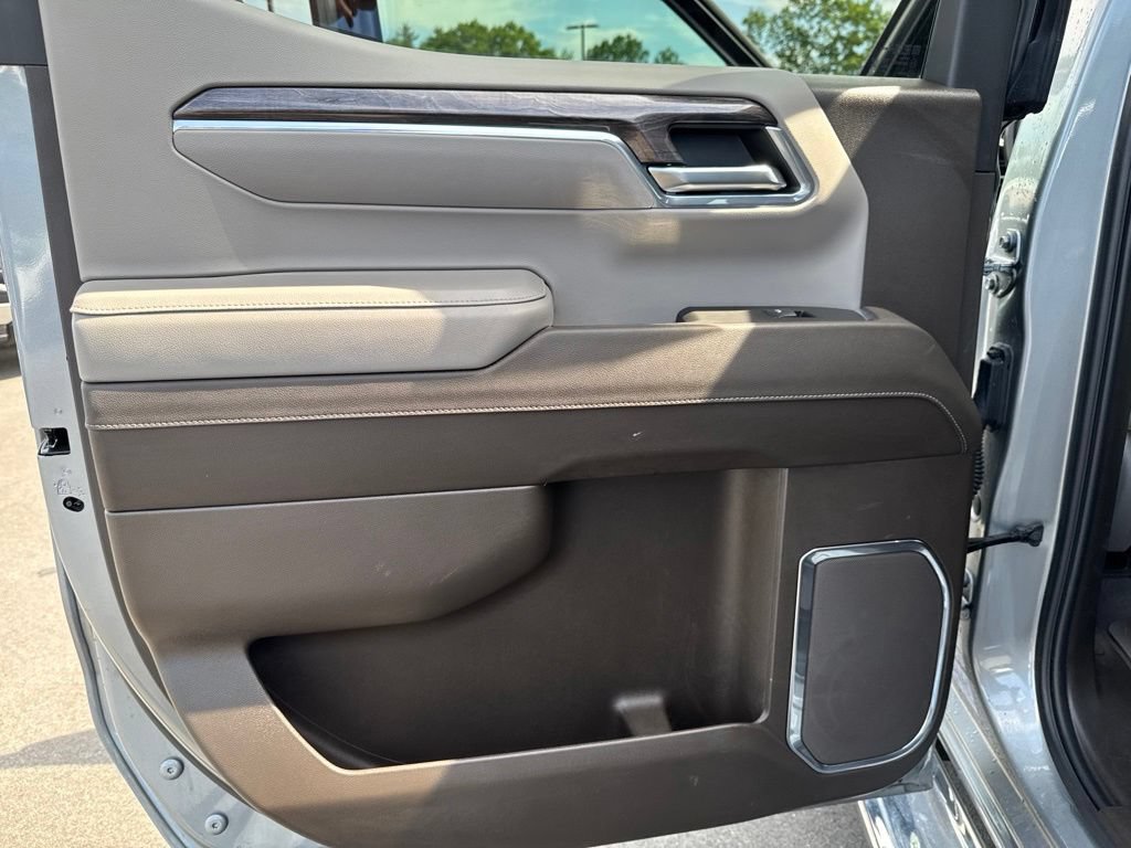 Used 2024 Chevrolet Silverado 1500 LTZ w/ LTZ Convenience Package II AWD/4WD image 19